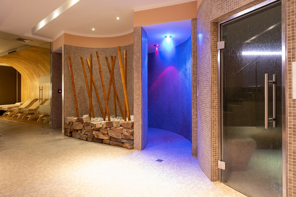 swimming pool spa