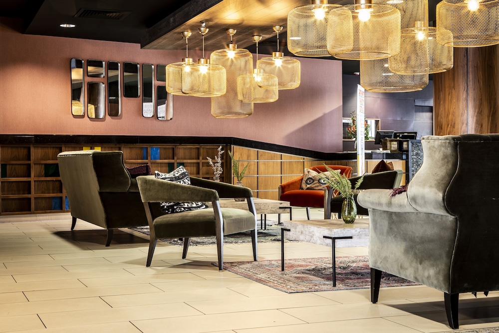 Waterfront Southport Hotel 35/50