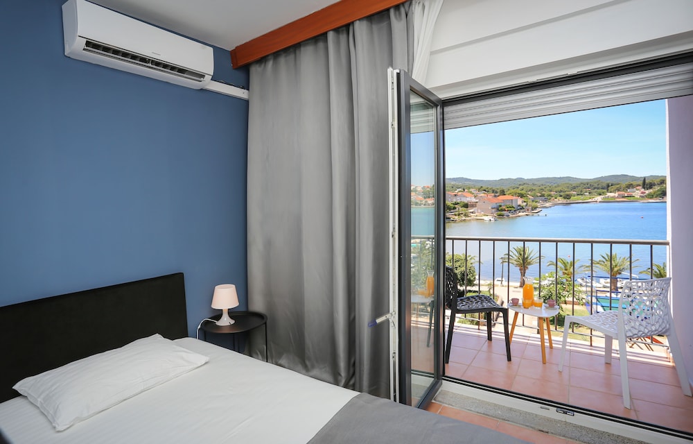 Hotel Lumbarda 27/63