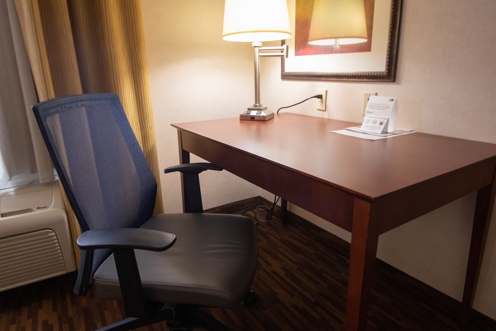 HOLIDAY INN EXPRESS YREKA - SHASTA AREA 49/52