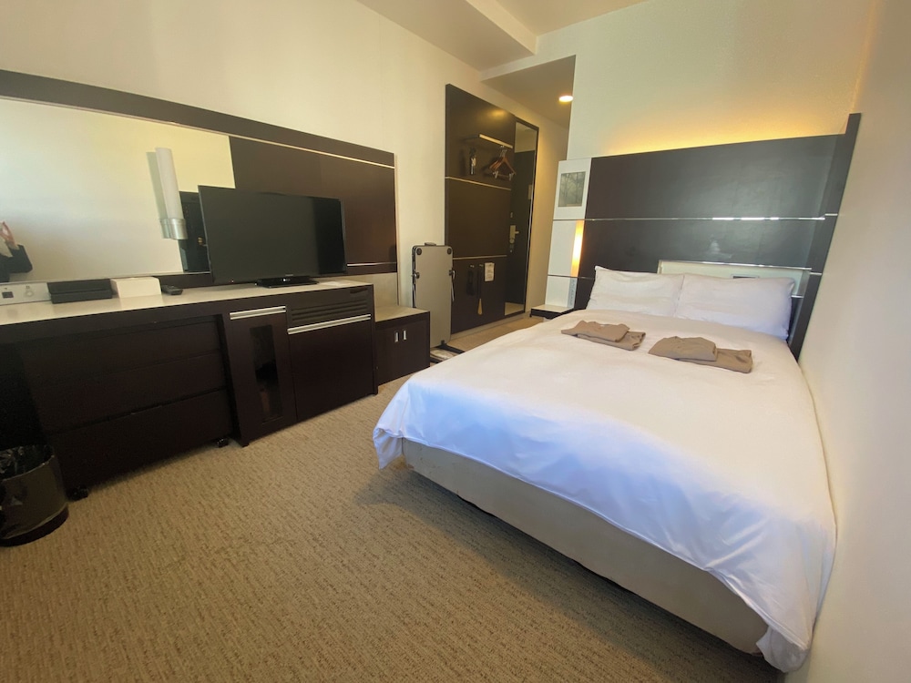 SEMI ROOM, SEMI DOUBLE BED