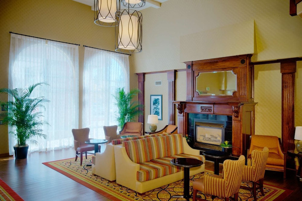 Hampton Inn Suites Salt Lake City Airport 46/82
