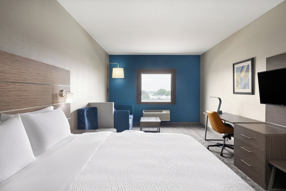 Suite, King Bed, Accessible