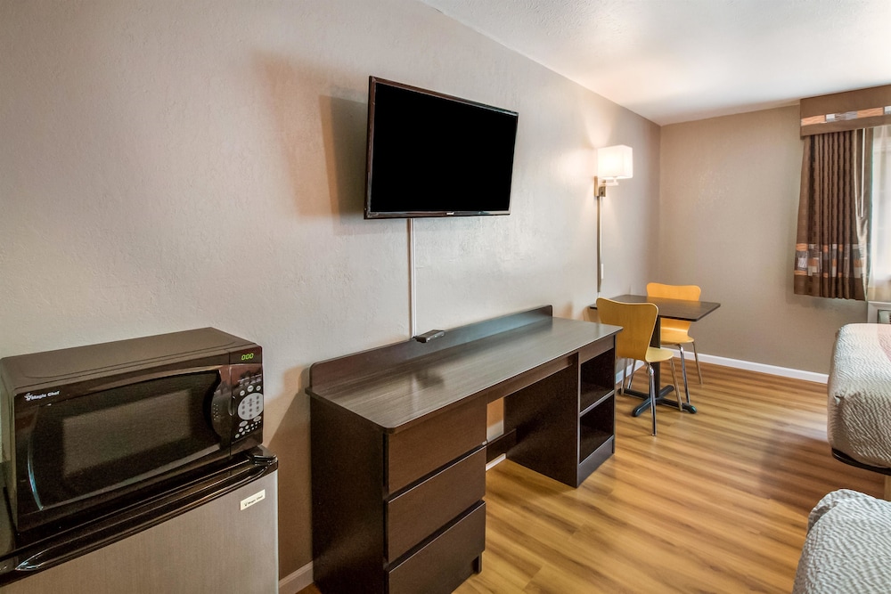Motel6 Rossford, OH 43/54