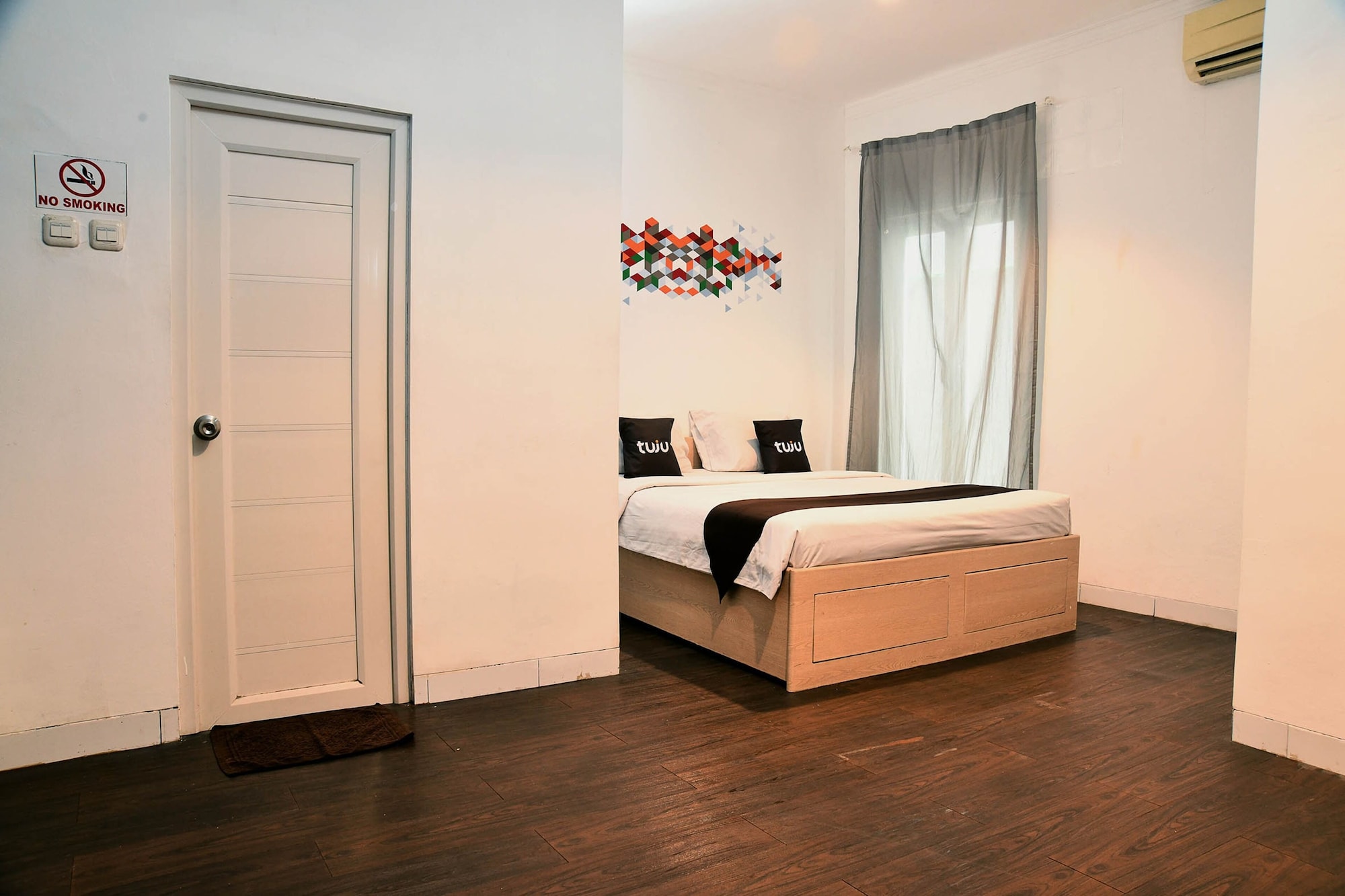 Deluxe, Double Bed