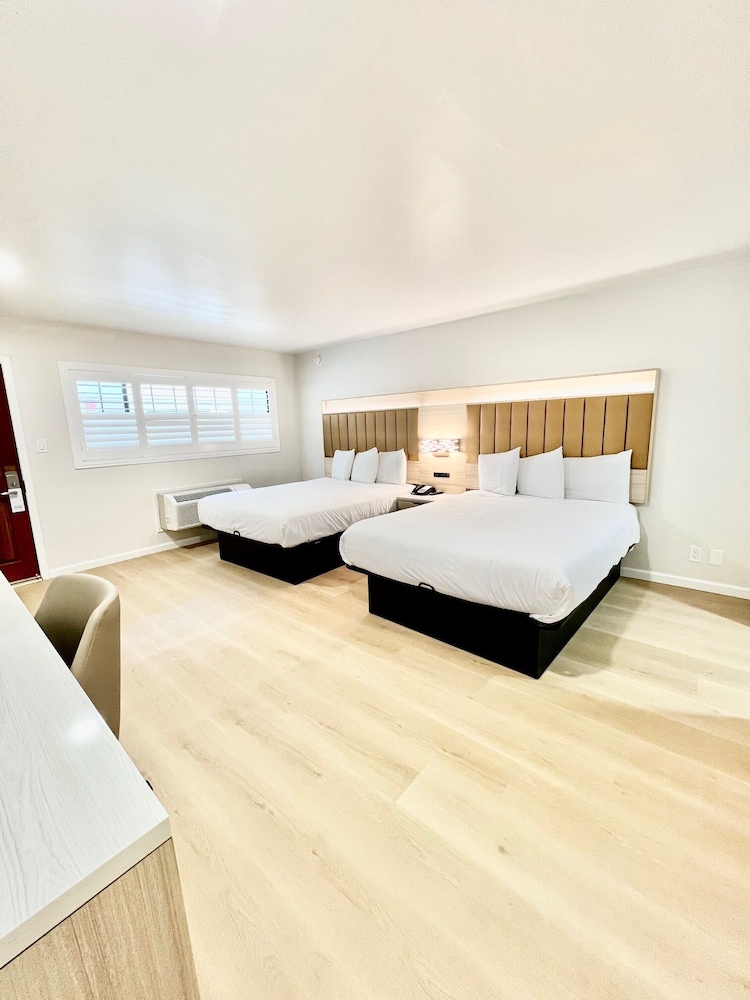 Nob Hill Motor Inn 18/40