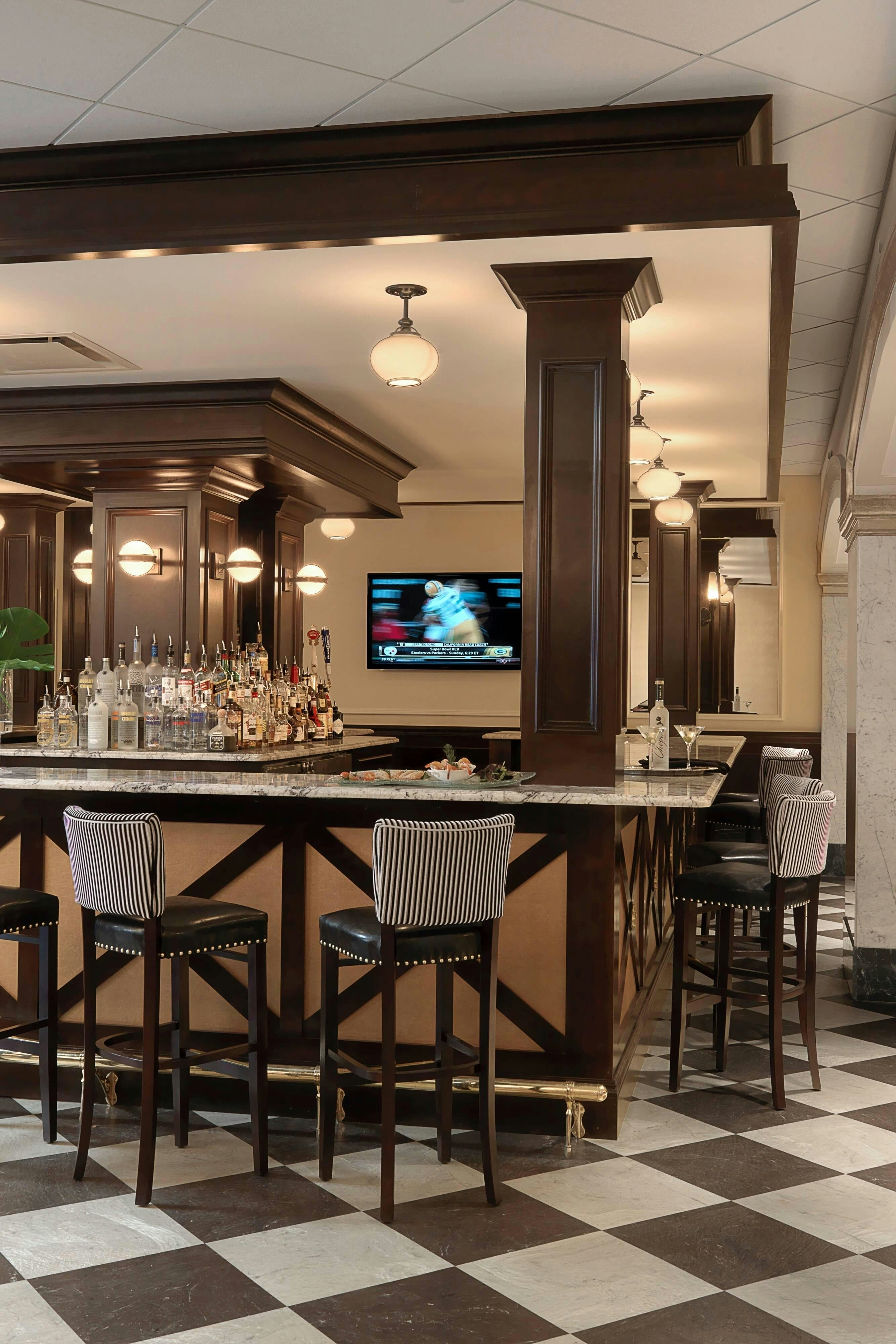 Hotel Blackhawk Autograph Collection 8/11