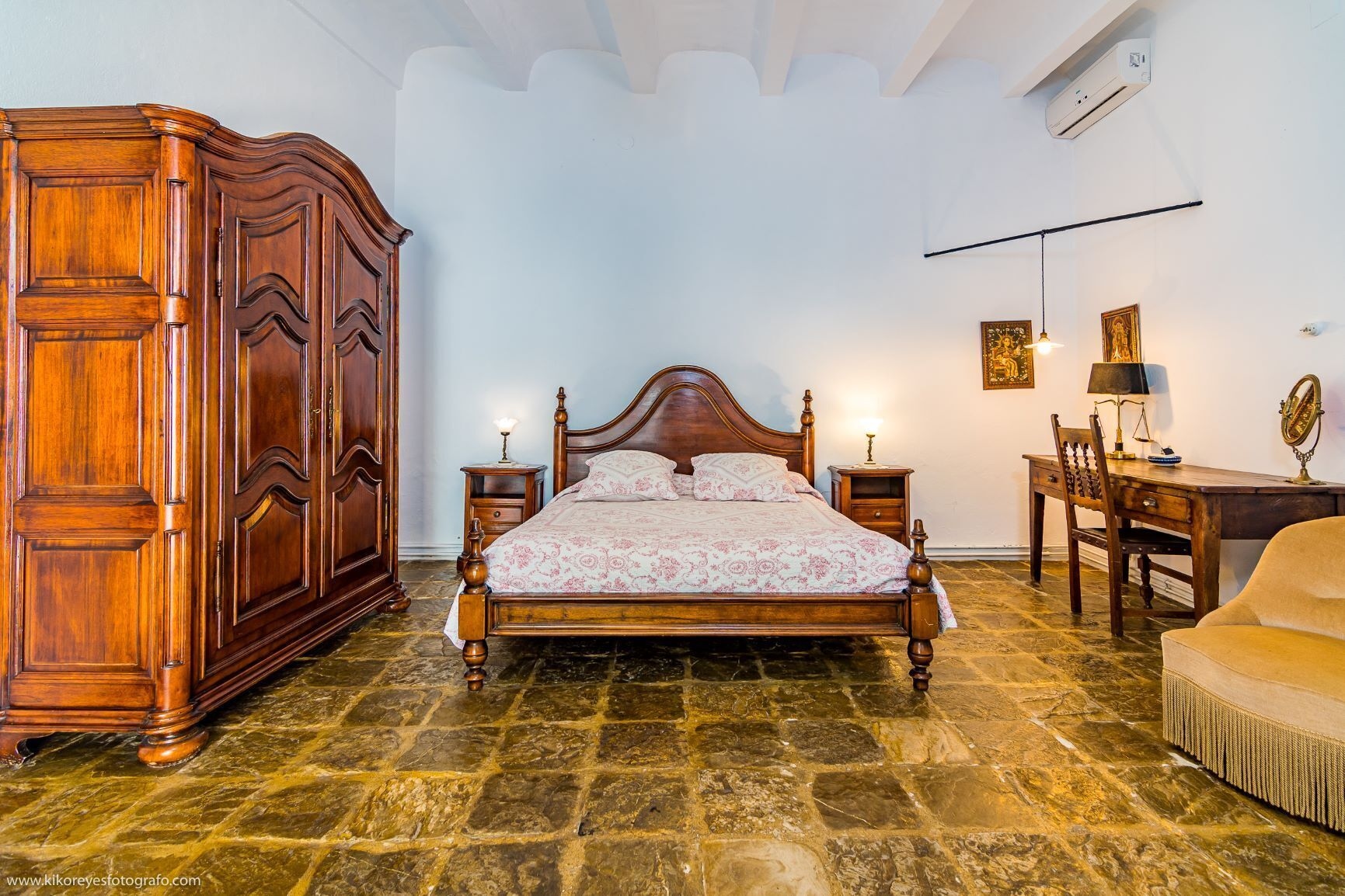 STANDARD, QUEEN BED