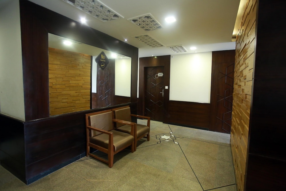 Oyo Premium Children Park Sardarpura 4/39