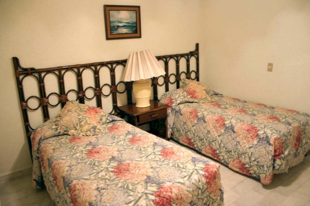 2 BEDROOMS, SENIOR