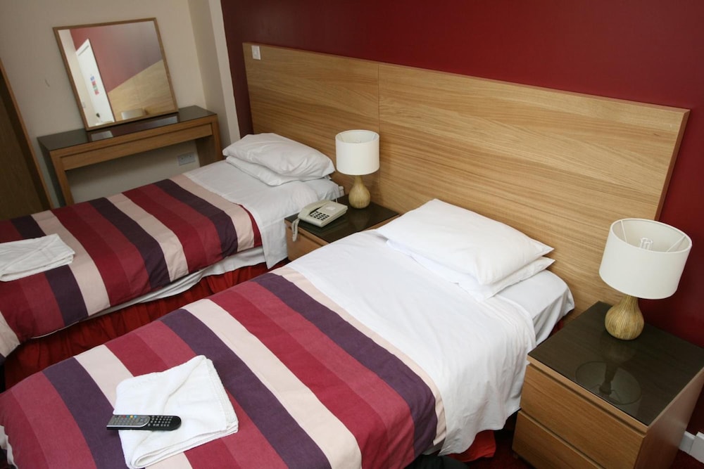 CLIFTON HOTEL 25/43