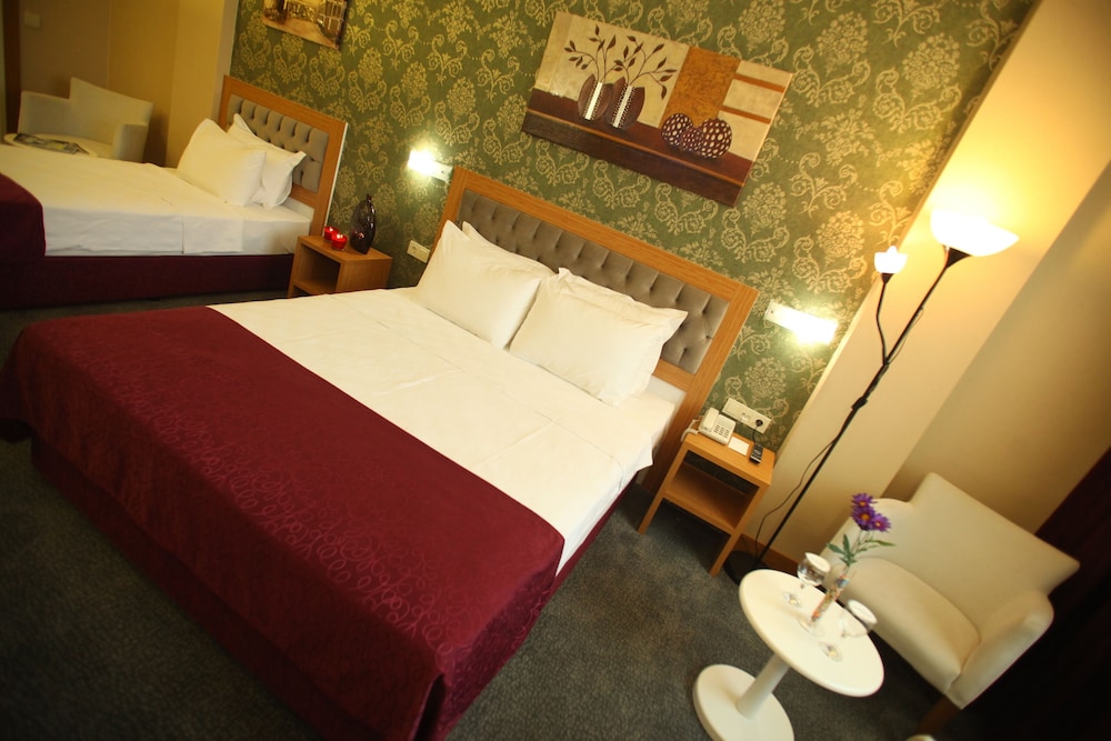 HELIKON BUSINESS HOTEL 15/35
