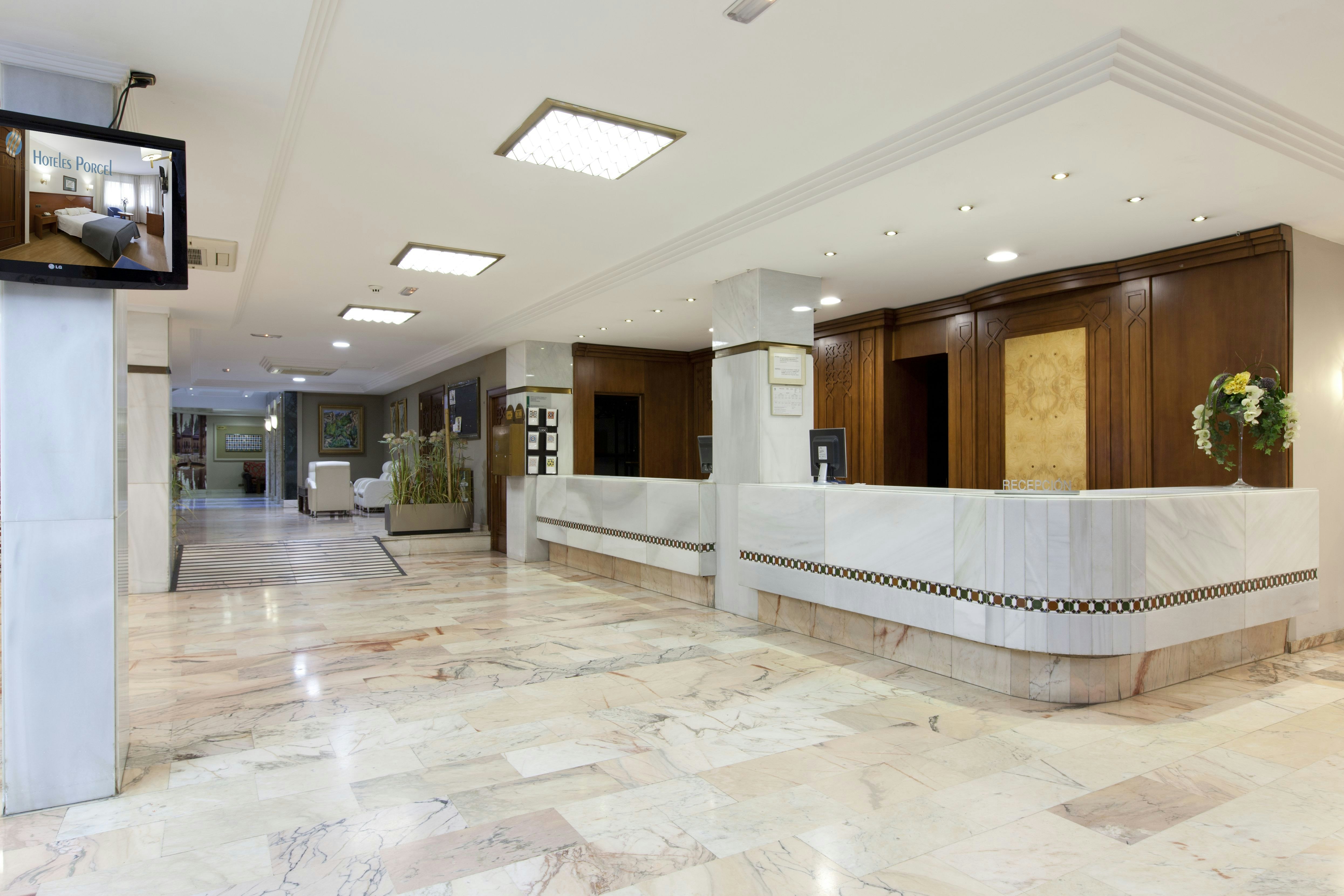 Alixares Hotel 8/82