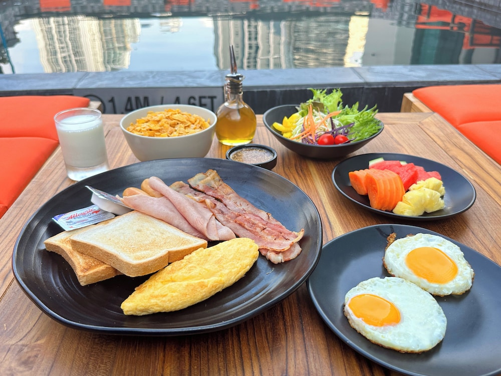 Ramada by Wyndham Bangkok Sukhumvit 11 68/83