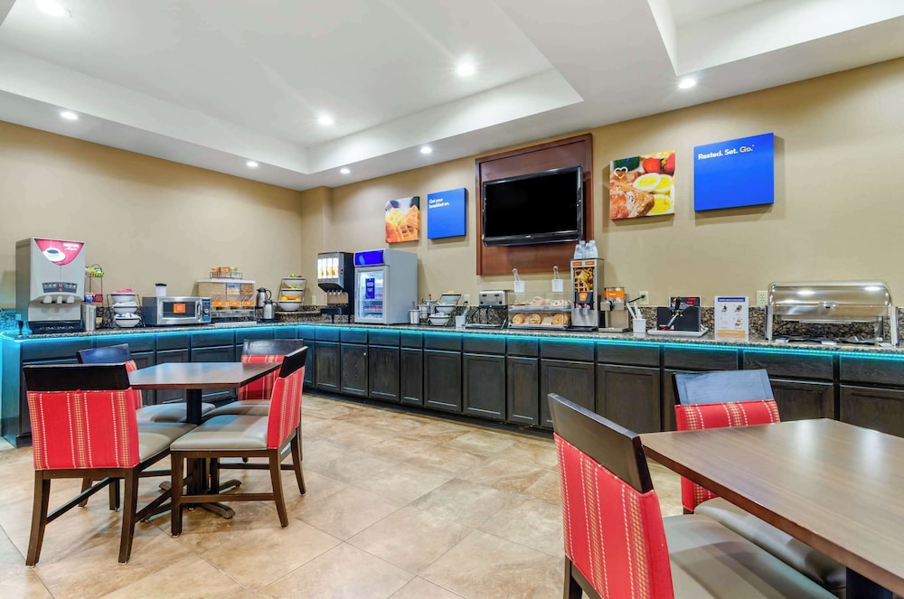 Comfort Inn And Suites 24/32