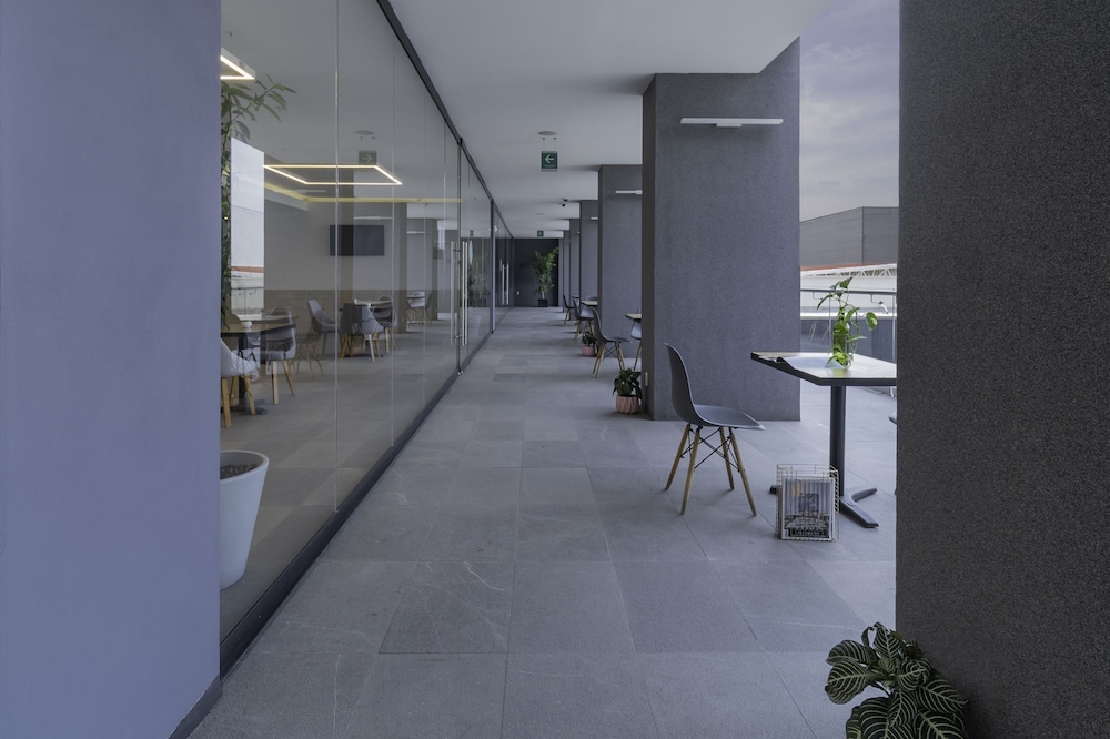 Stadia Suites Queretaro 42/44