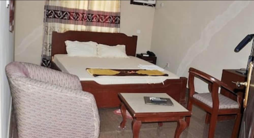 KEVIZ HOTEL 6/15