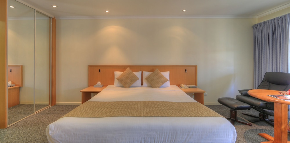 Paradise Hotel And Resort 19/68