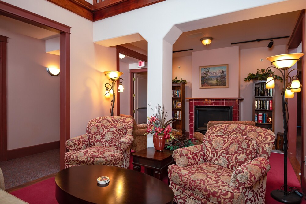 Historic Hotel Condon 34/50