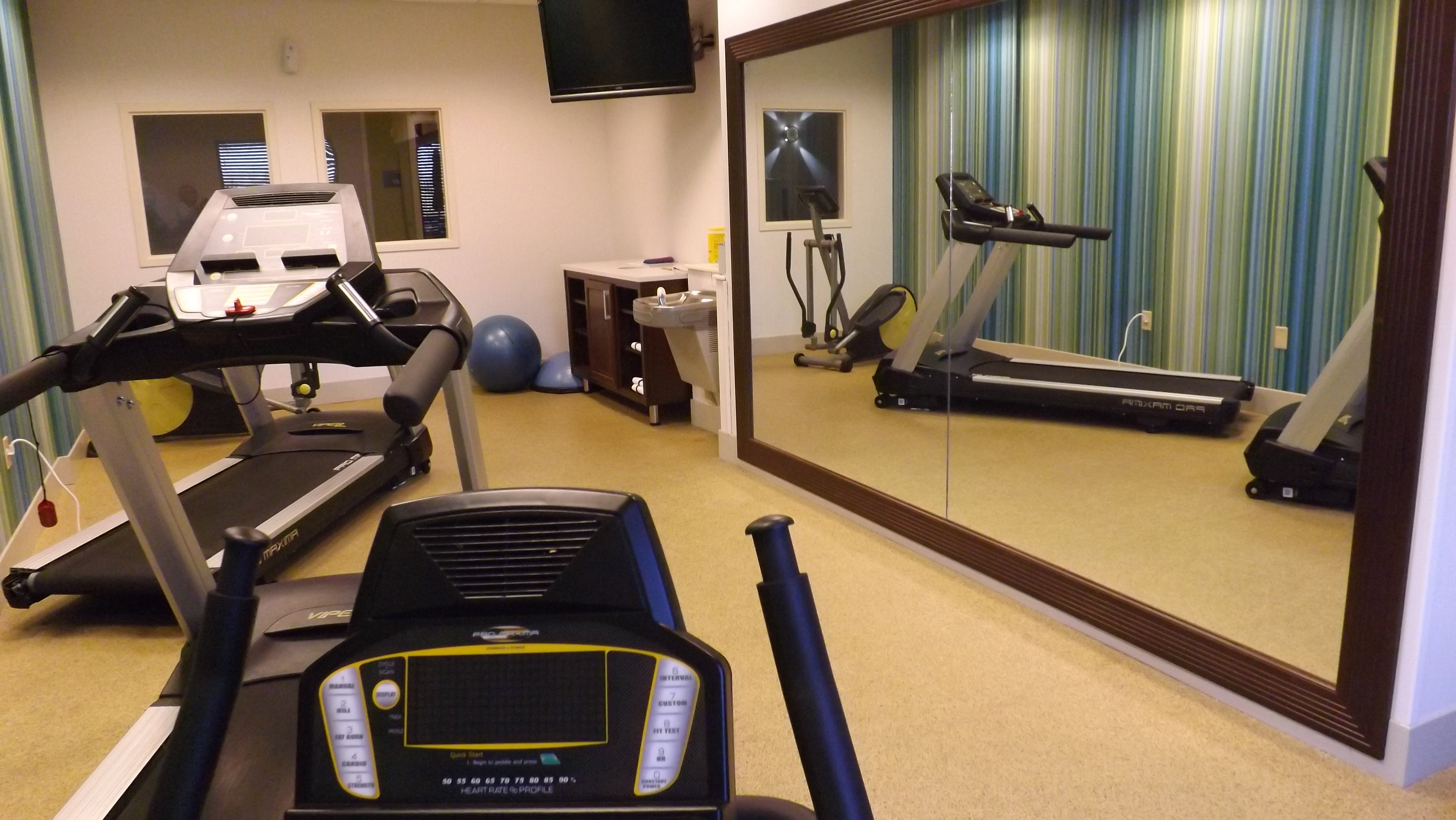 Holiday Inn Express Hotel Suites Dyersburg 30/41