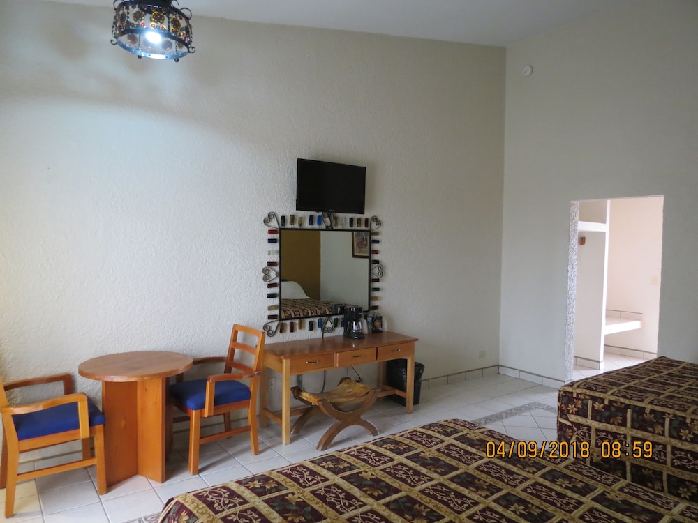 Hotel Mision Santa Maria 18/25