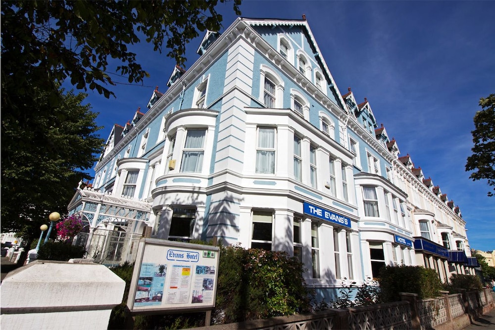 Evans Hotel 4/37