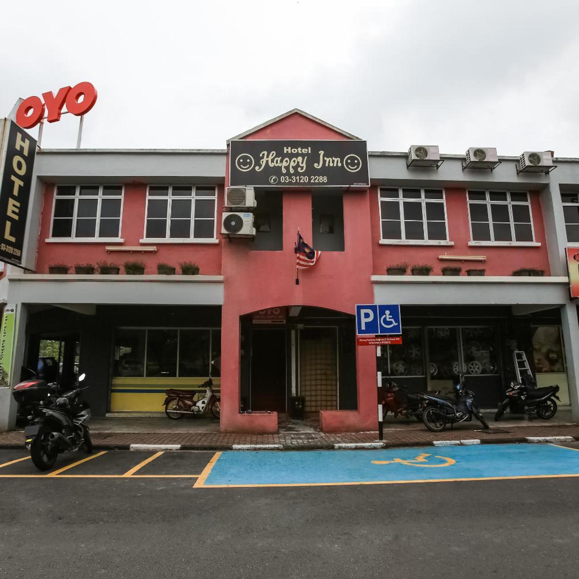 Oyo 89585 Hotel Happy Inn 2/21