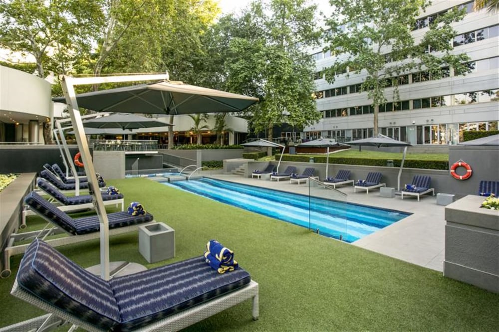 The Maslow Sandton 40/50