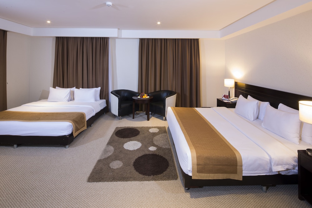 Monroe Hotel Bahrain 11/66