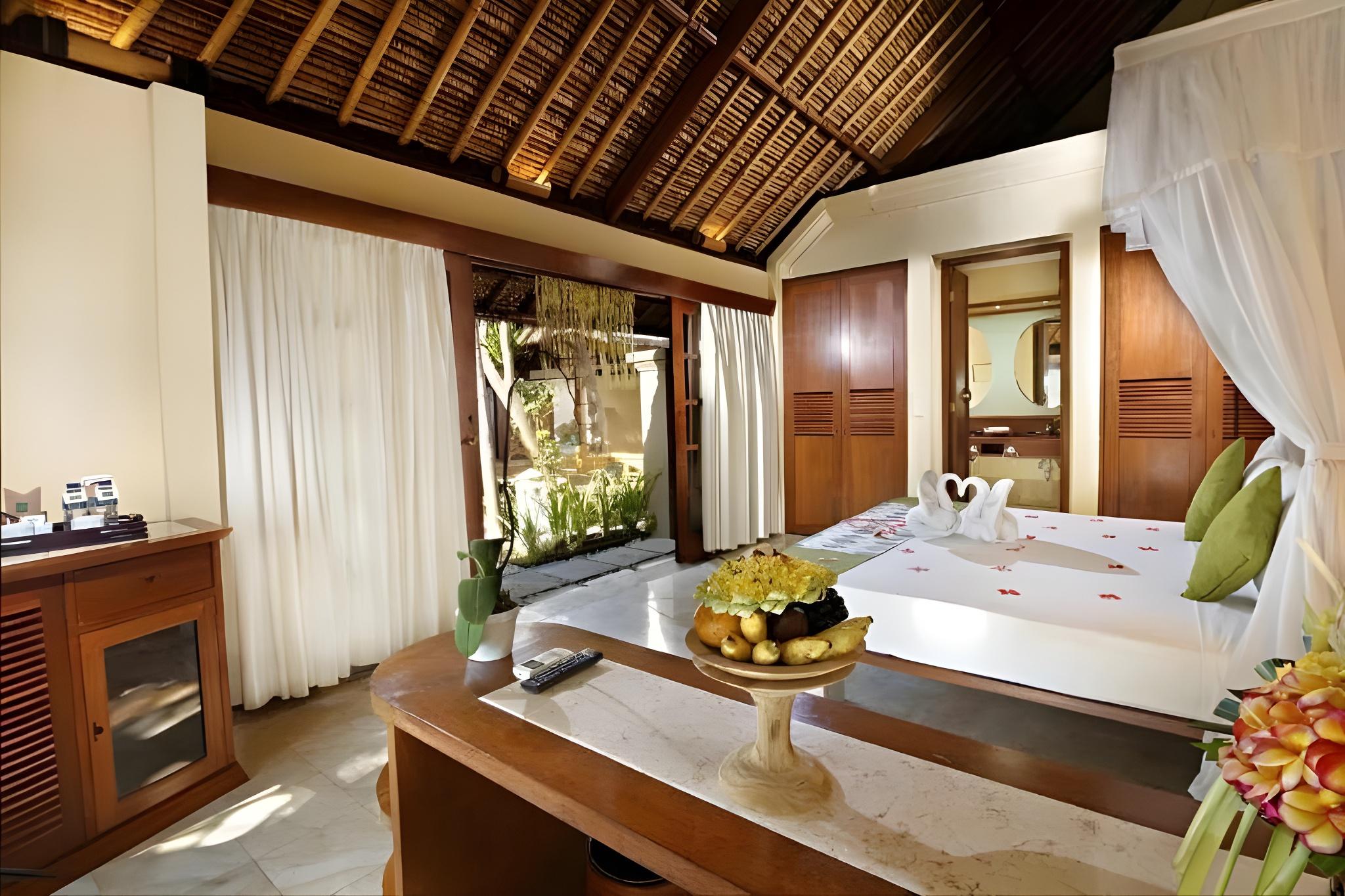 Grand, Courtyard, Villa, with Pool