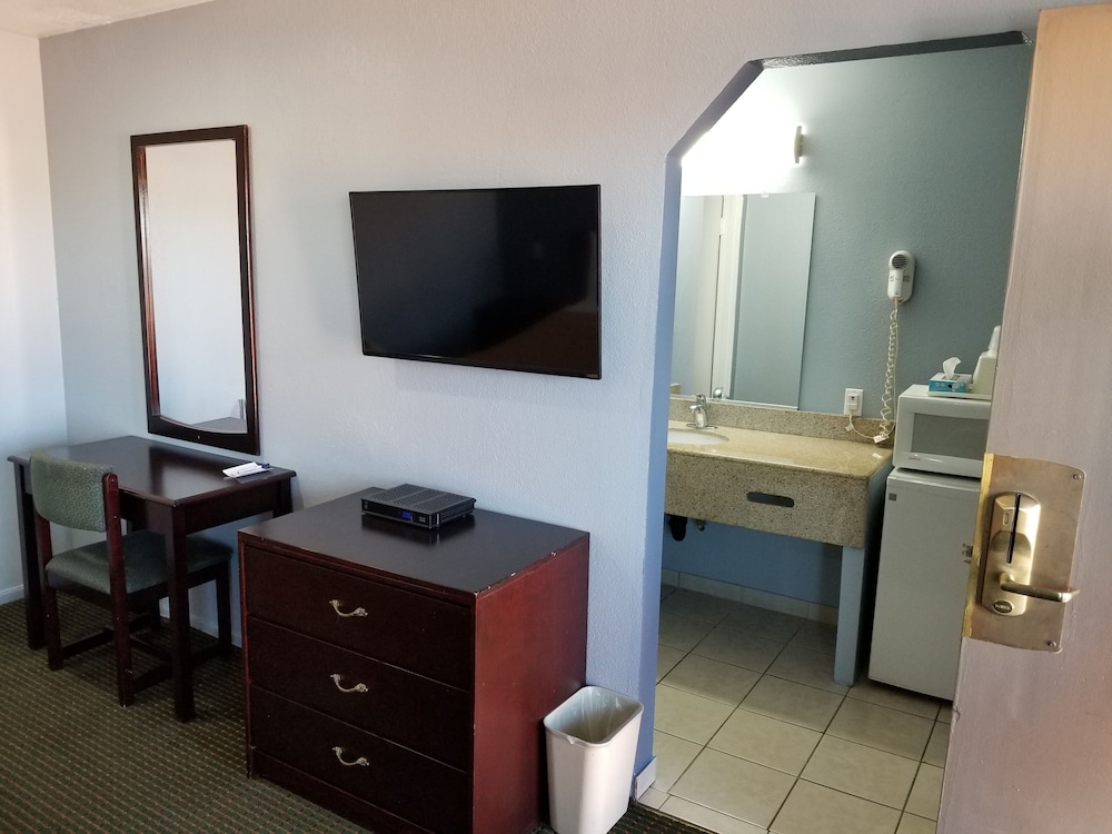 Travelodge By Wyndham Barstow 16/21
