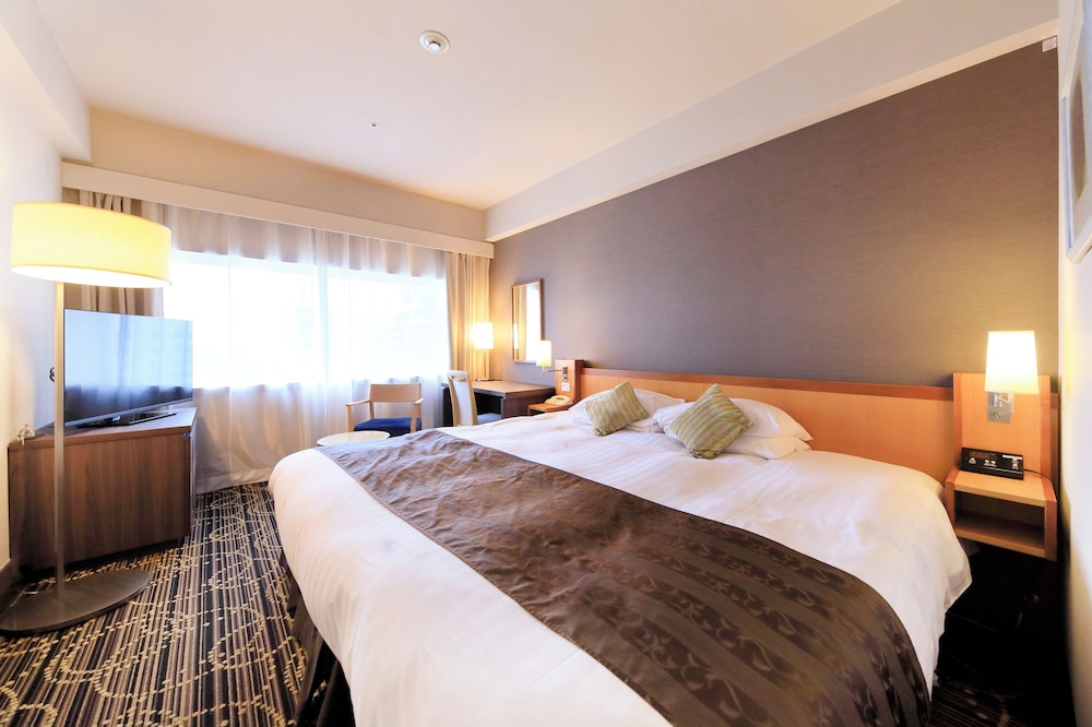 HOLLYWOOD, TWIN BEDS
