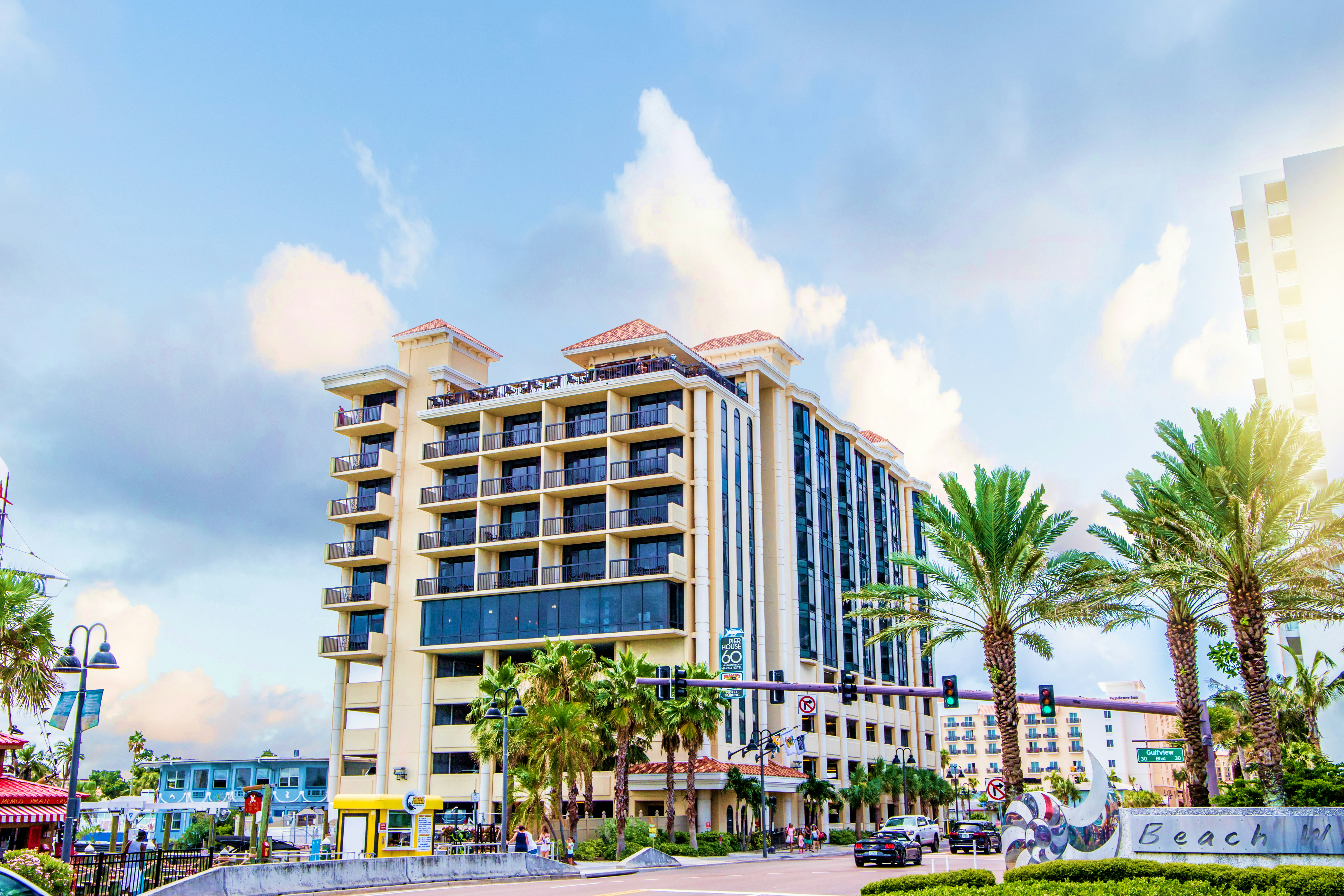 Pier House 60 Marina Hotel 7/67
