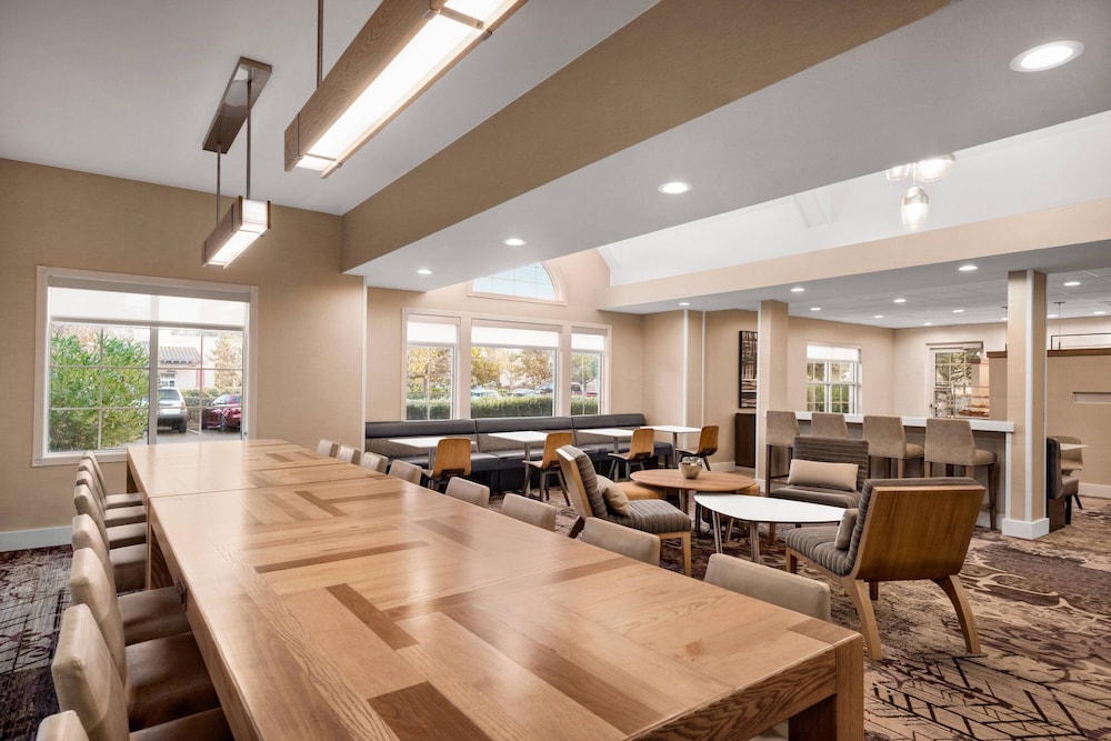 Residence Inn San Jose South/Morgan Hill 29/33