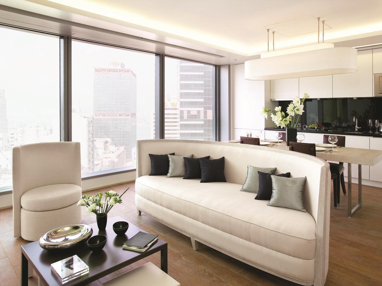2 BEDROOMS, SUITE, KING AND QUEEN BED