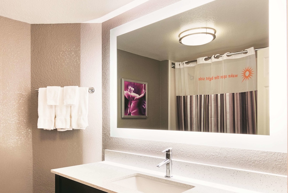 La Quinta Inn And Suites By Wyndham Las Vegas Summerlin Tech 30/49