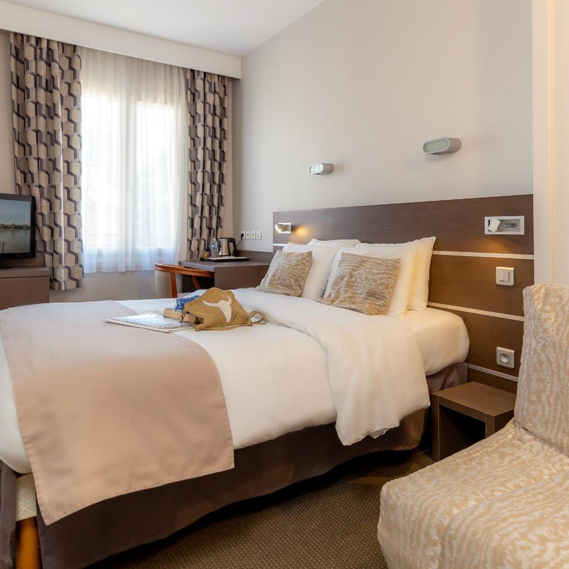 DOUBLE ROOM