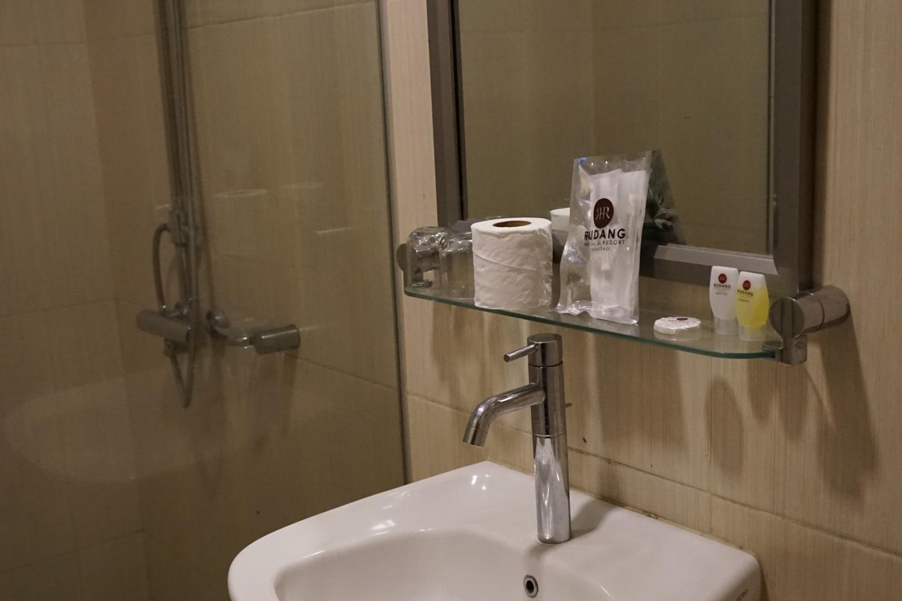 غرفة ديلوكس بسرير مزدوج أو سريرين منفصلين، Rudang Berastagi Hotel and Resort 7/8