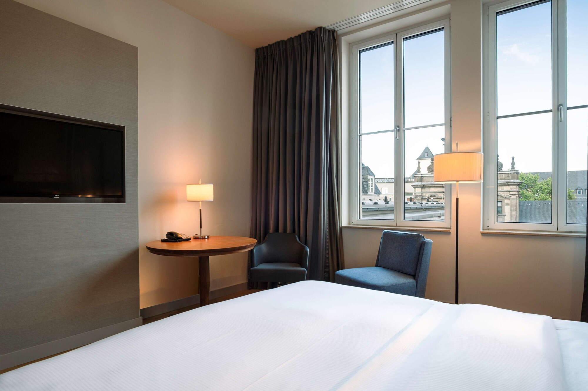 ROOM, KING BED, CATHEDRAL VIEW