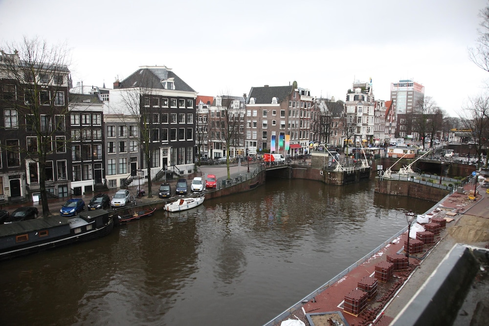 Hotel Canal View 24/32