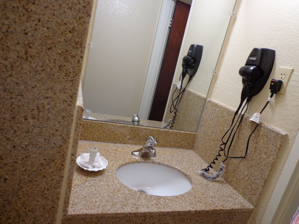 Economy Inn Express Warren 42/47