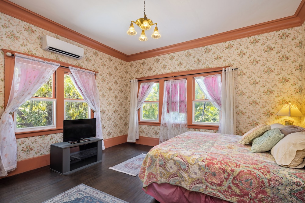 Manoa Valley Inn 25/60