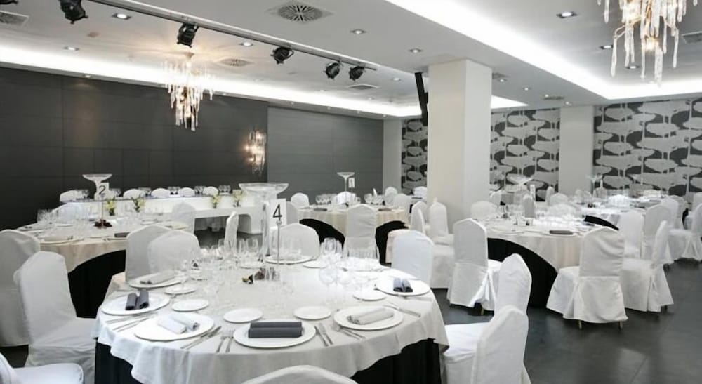 Hotel Bs Capitulaciones 18/28