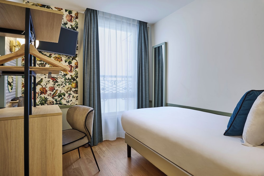 ROOM, SINGLE