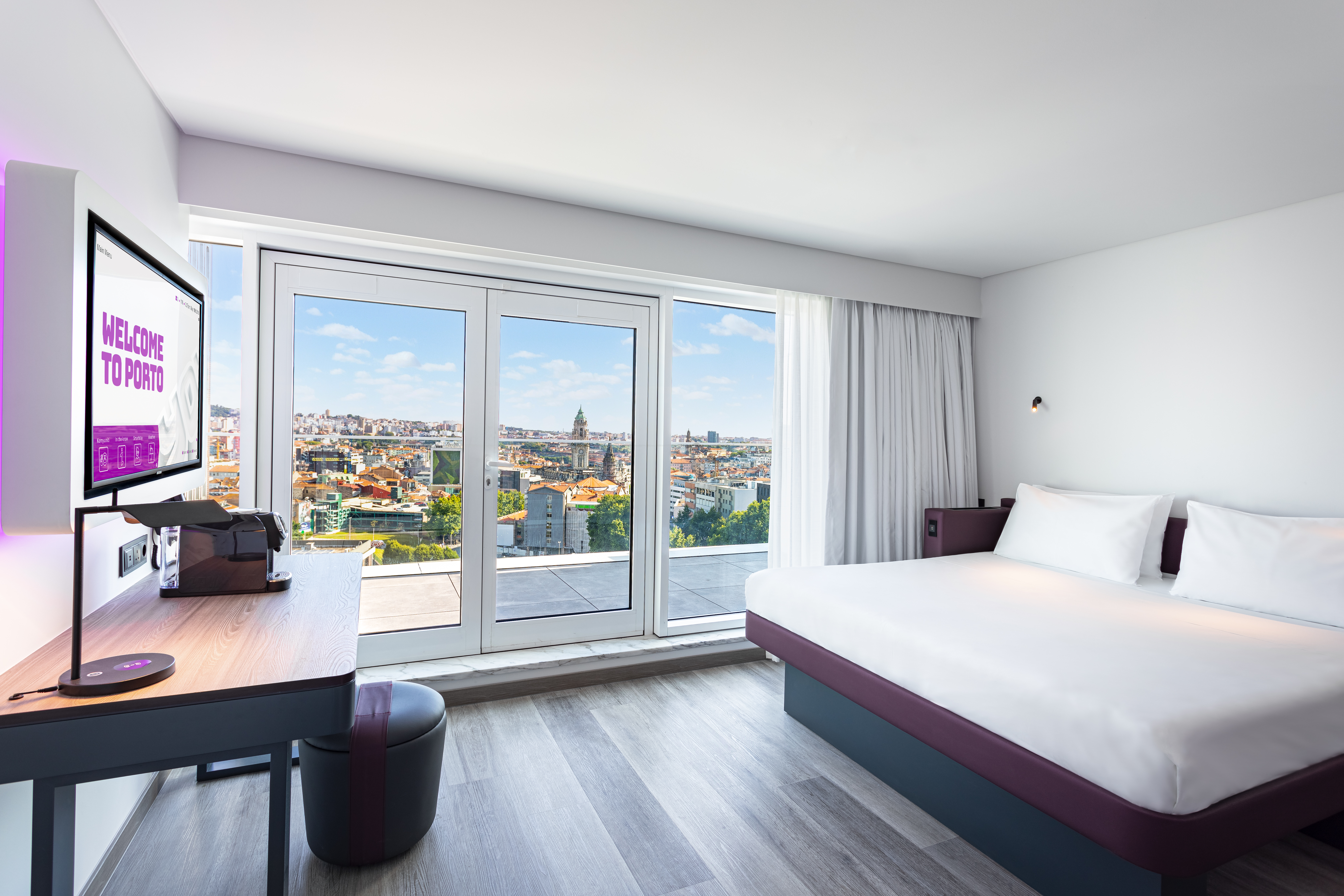 FIRST CLASS, SUITE, BALCONY