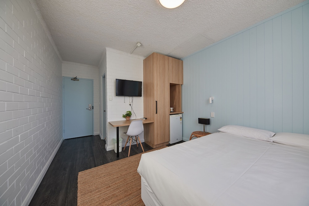 Little Coogee Hotel 24/65