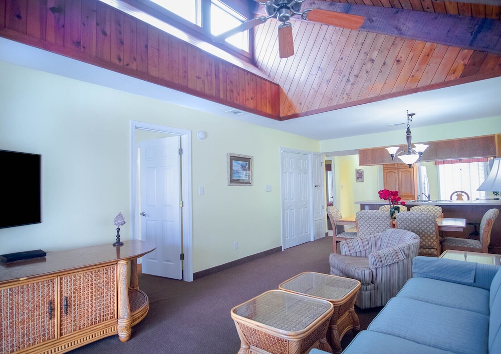 Soundside Holiday Beach Resort 50/64