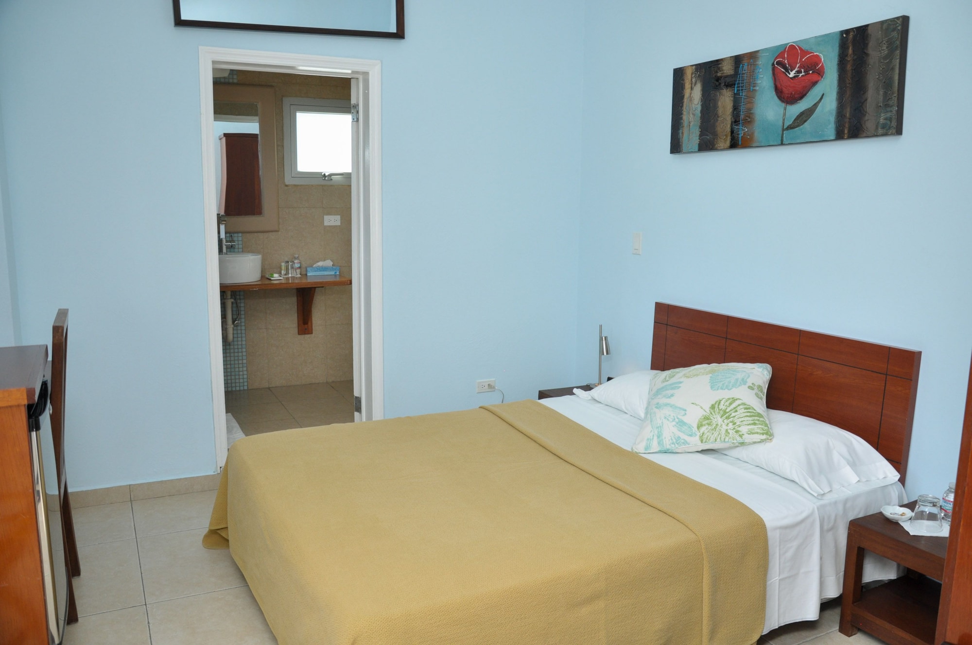 Standard, Queen Bed