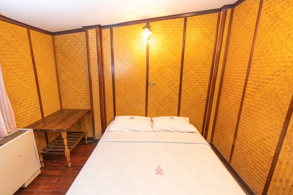 Collection O Khu Mueang near Tha Phae Gate formerly Lai Thai Guesthouse 28/64