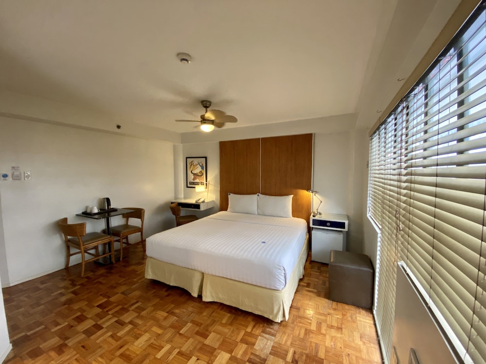 The Clipper Hotel 23/64